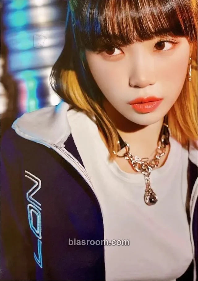 Kim Chaewon LE SSERAFIM 'Fearnada' 2023 S/S K-pop Photocard